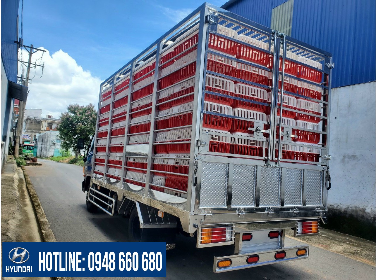 Mighty 75S thùng chở gà 3 tấn