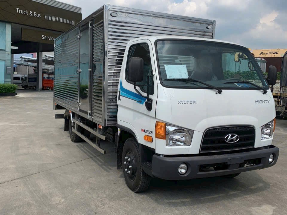  HYUNDAI MIGHTY W750L E5 THÙNG KÍN INOX 3.5 TẤN DÀI 5 MÉT