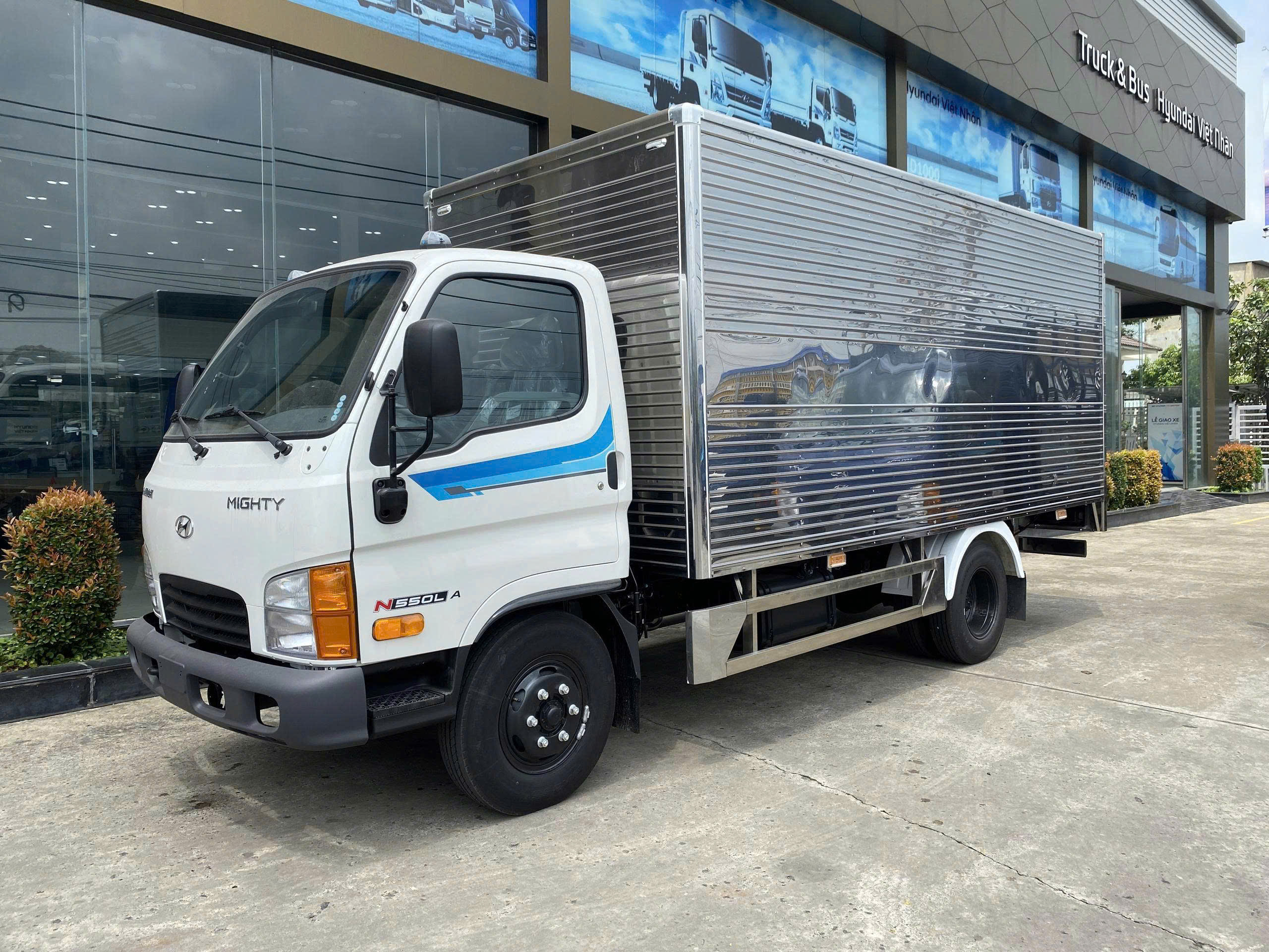  HYUNDAI MIGHTY N550LA THÙNG KÍN INOX