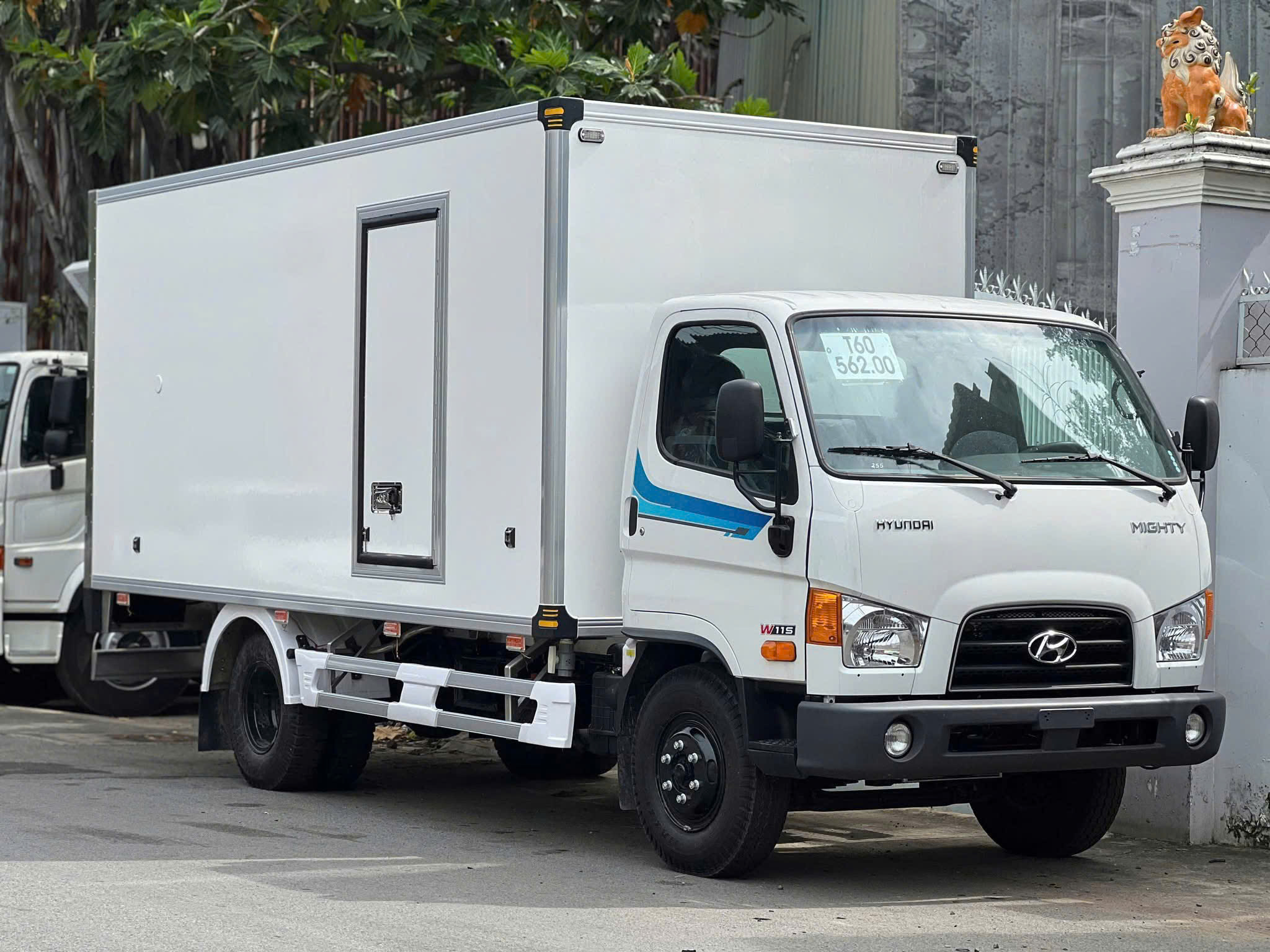 HYUNDAI MIGHTY W11S THÙNG BẢO ÔN 6 TẤN