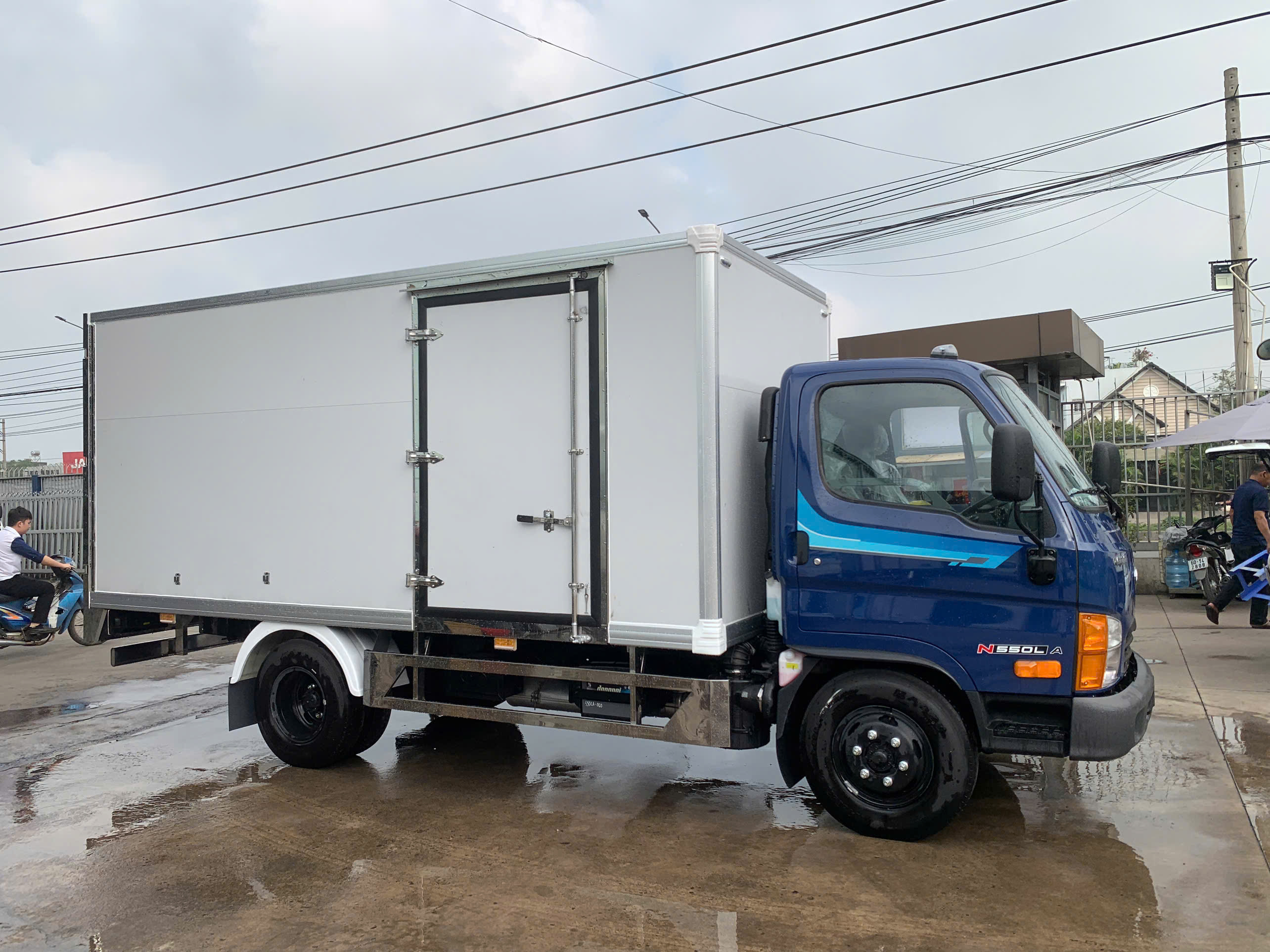 HYUNDAI MIGHTY N550LA THÙNG KÍN COMPOSITE